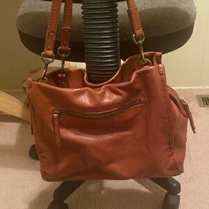 Elegant Leather Shoulder Bag in Warm Brown